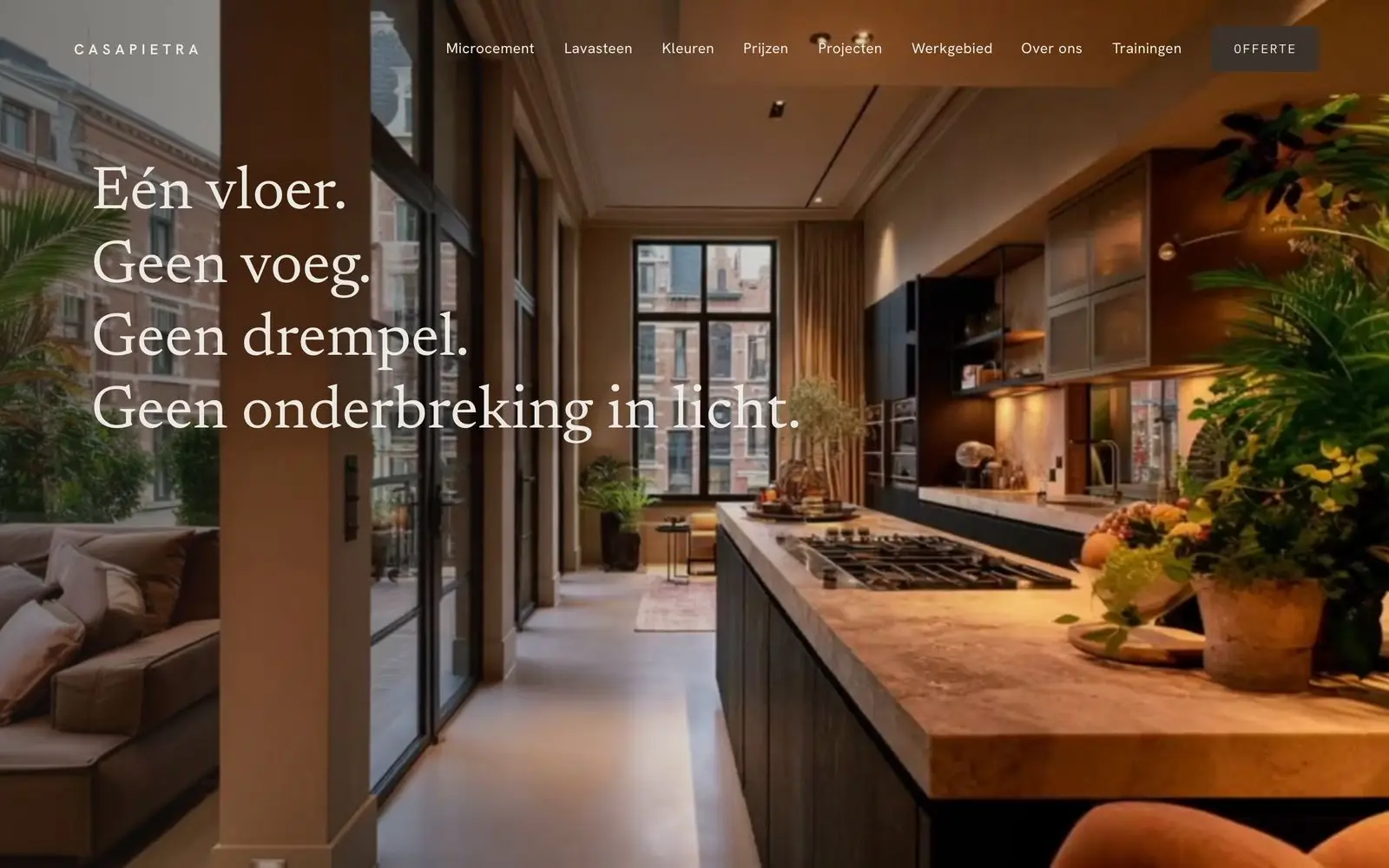 De bovenkant van casapietra.nl: een keuken met een naadloze vloer.
