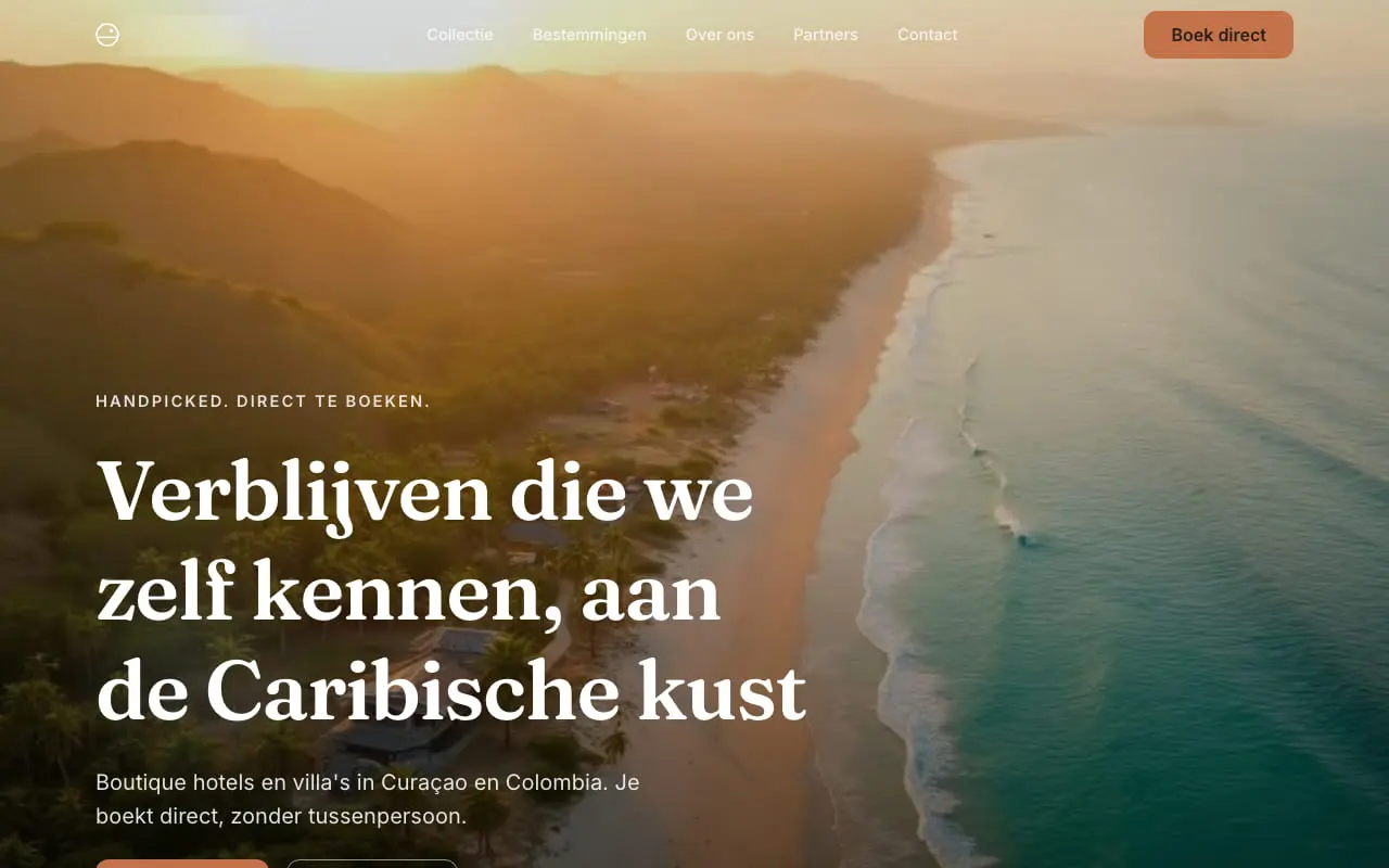De eerste homepage uit de bouwlus, met de naam van toen vervaagd: een luchtbeeld van een kustlijn met de kop Verblijven die we zelf kennen