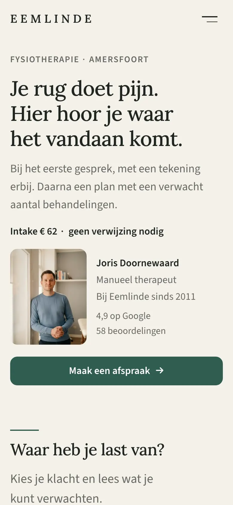 De home van Eemlinde op de telefoon: de kop «Je rug doet pijn. Hier hoor je waar het vandaan komt.», een staand portret van een therapeut met naam en rol, en de groene knop Maak een afspraak.