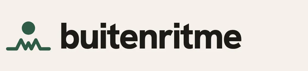 Het eerste logo van Buitenritme: een groene stip recht boven een zigzaglijn, naast het woord buitenritme