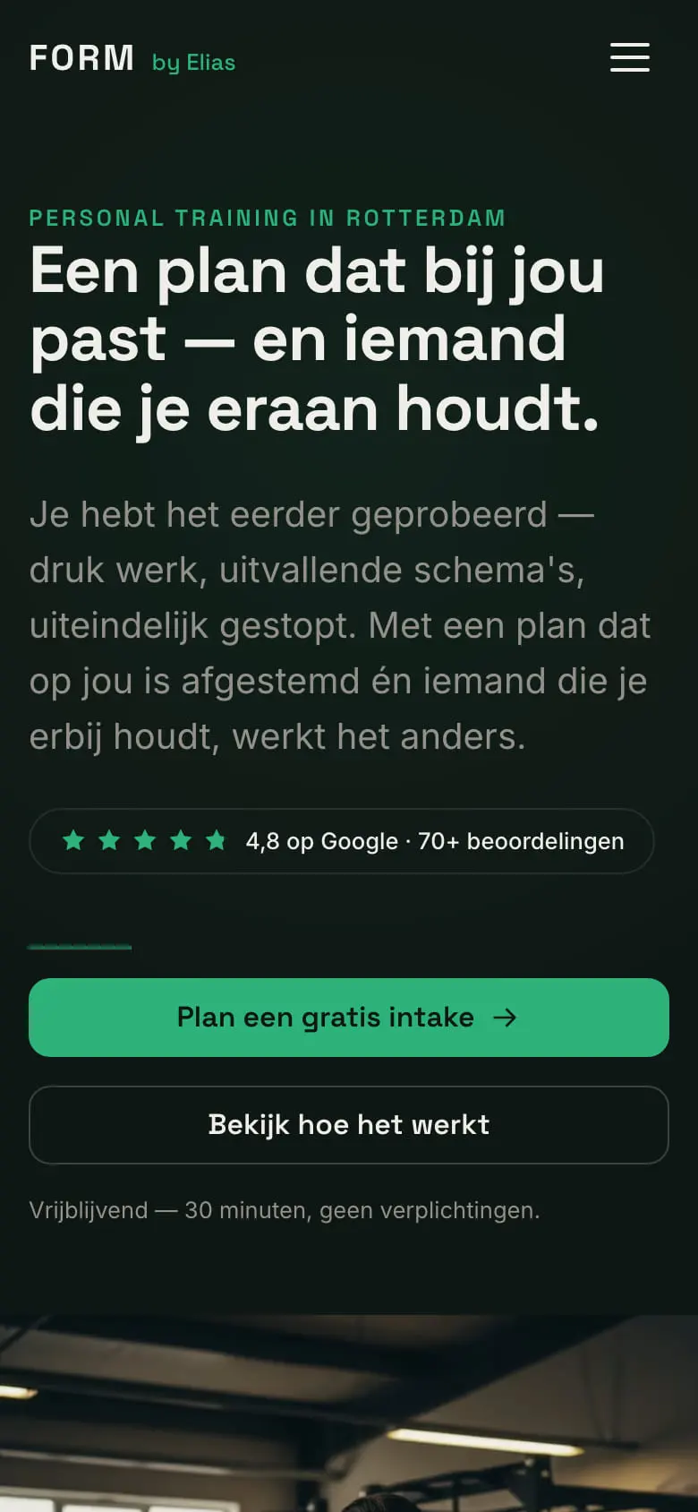 FORM by Elias zoals hij nu live staat, op een telefoon: dezelfde donkergroene kop en dezelfde knoppen
