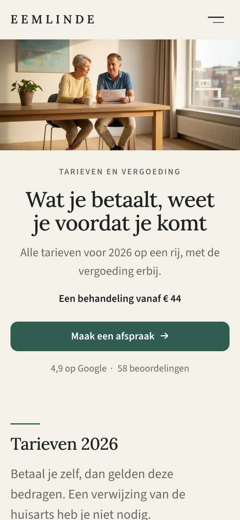 De pagina Tarieven en vergoeding: een vrouw en een man aan een tafel met een brief, daaronder de kop «Wat je betaalt, weet je voordat je komt», een prijsregel en de knop Maak een afspraak.