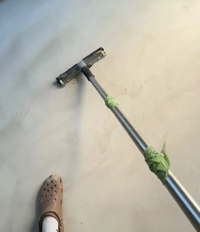 Invoerfoto 3 voor de reel "Van tegels naar naadloze vloer"