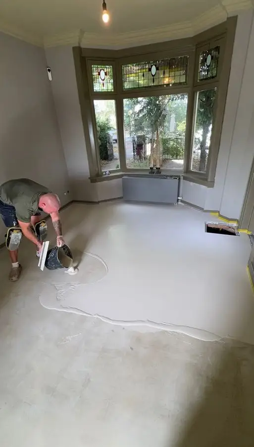 Invoerfoto 3 voor de reel "Van mix tot naadloze vloer"