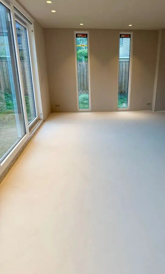 Invoerfoto 4 voor de reel "Van mix tot naadloze vloer"