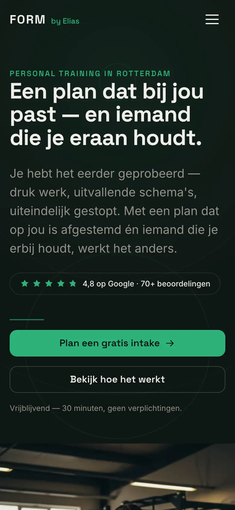 De eerste versie van FORM by Elias op een telefoon, 11 juni: donkergroene kop, een groene knop en een omlijnde knop